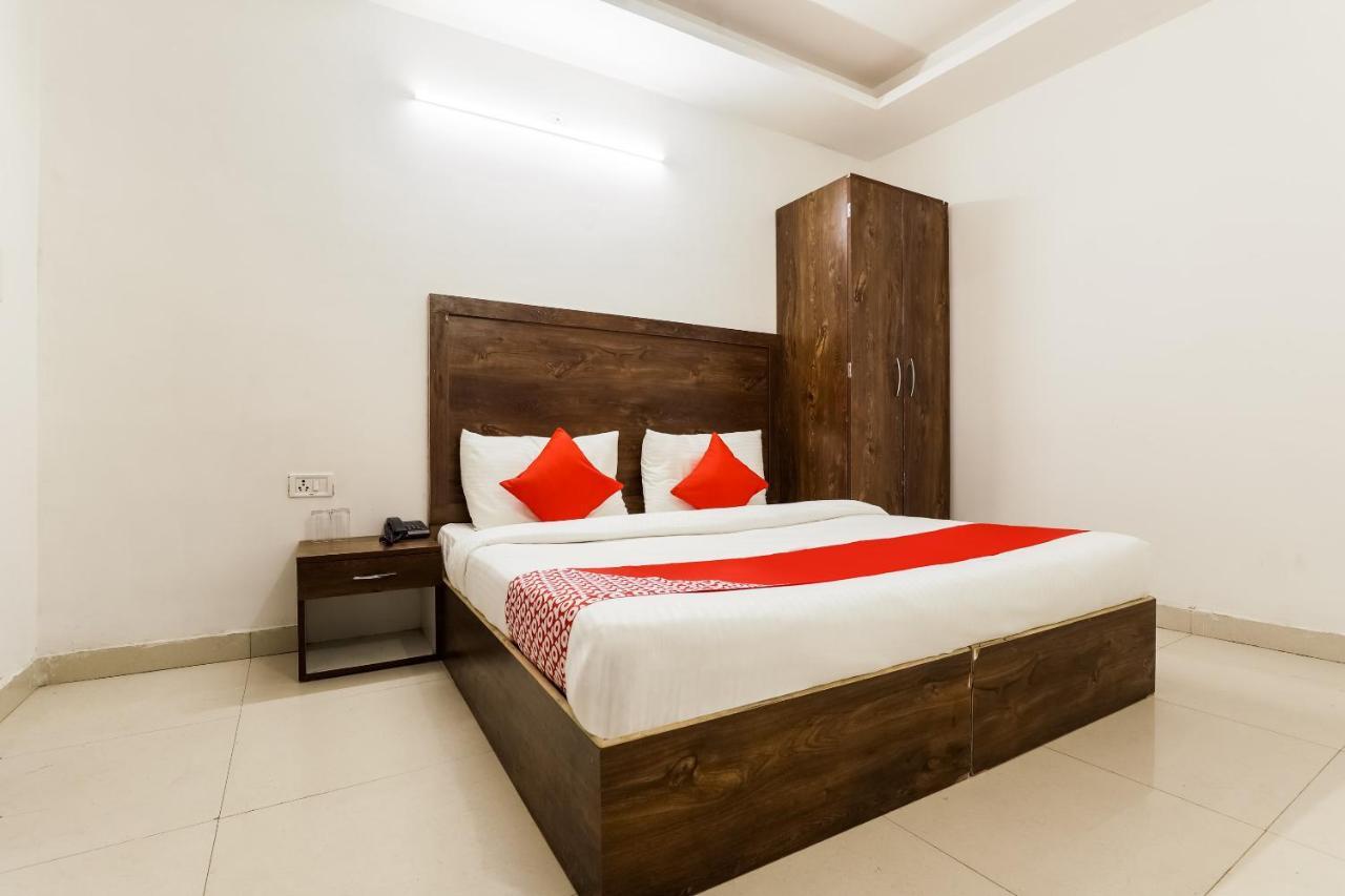 Oyo Flagship 76030 Ashok Park Metro Inn Neu-Delhi Exterior foto