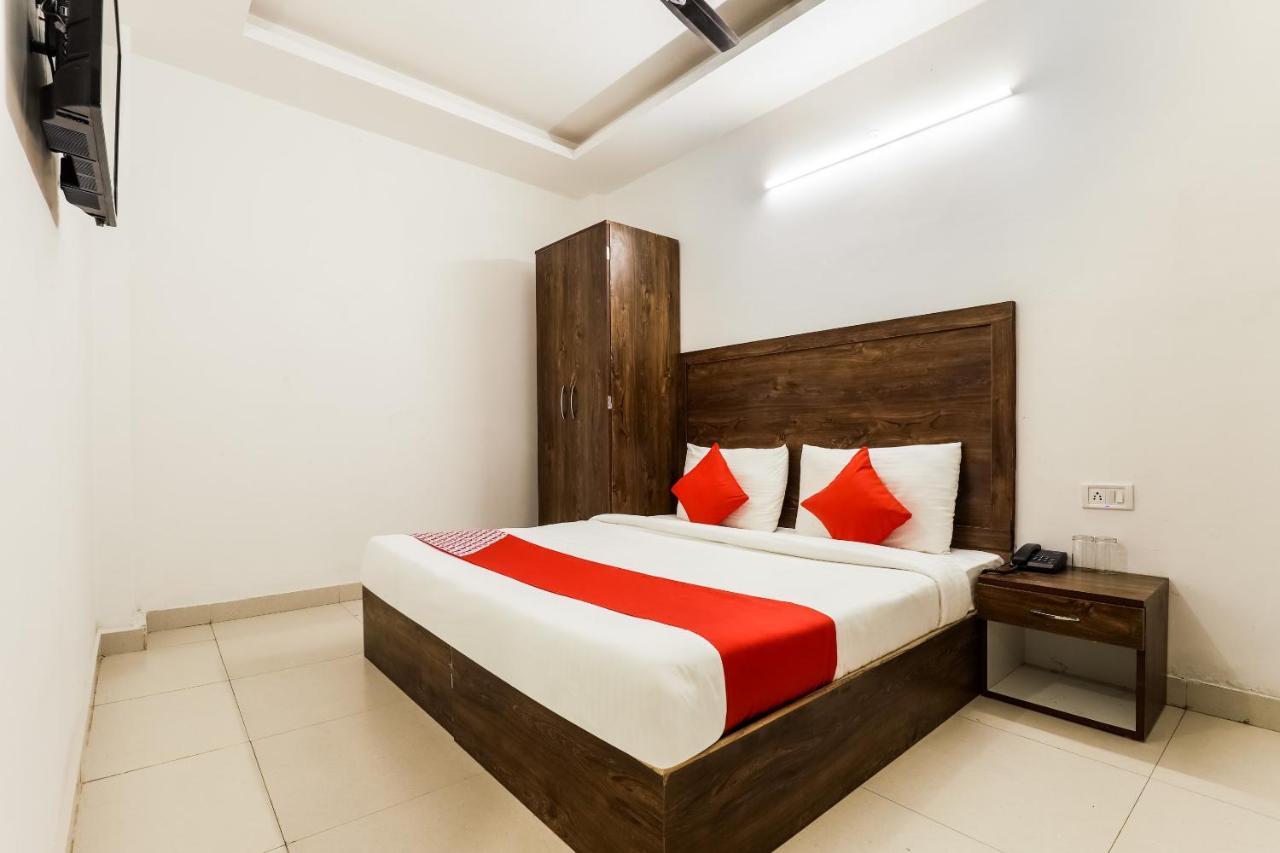 Oyo Flagship 76030 Ashok Park Metro Inn Neu-Delhi Exterior foto